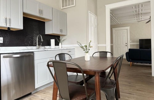 Evansville Apartamento | Cherry Street Retreat A