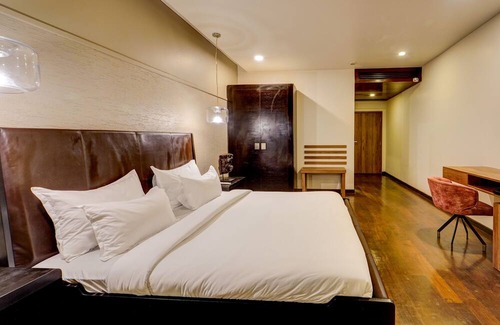 Thousand Lights West Hotel | Palette - The Slate Hotel