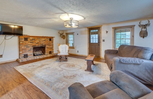 Wellston Cabina | Jackson County Cabin w/ Fire Pits & ATV Trails!