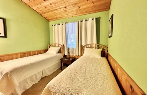 Campobello Cabina | Cozy Bear Den Cabin In Campobello SC