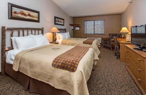 Onalaska Casa | Deluxe 2 Queen, Work Desk, Stoney Creek KC, Near Casino | 4 Units