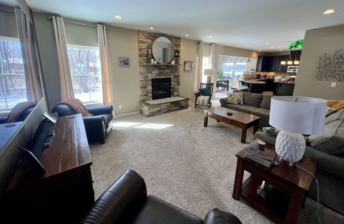 Orchard Park Casa | BUFFALO SUBURB ESTATE to witness "ONCE IN A LIFETIME SOLOR ECLIPSE OF THE SUN"