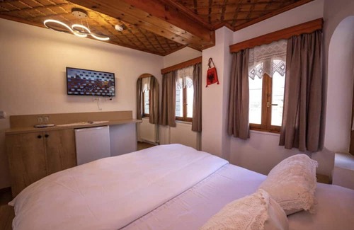 Gjirokaster Cama Y Desayuno | KOTONI Bed & Breakfast