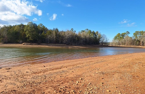 McCormick Cama Y Desayuno | Beach, lake, state parks, golf, trails, public boat ramps, nature, kayak, & more
