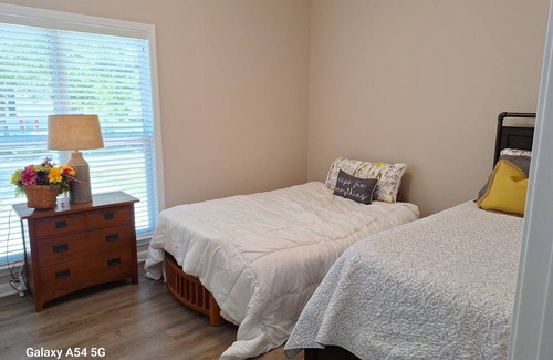 McCormick Cama Y Desayuno | Beach, lake, state parks, golf, trails, public boat ramps, nature, kayak, & more