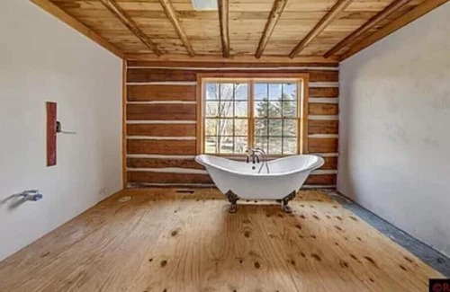 Kasota Casa | 130 Year Old Log Barn Transformed Into A New Home.
