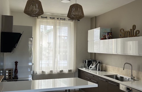 Bron Casa | Maison Familiale Avec Piscine Proche de Toutes Commodités à 10 min de Lyon !