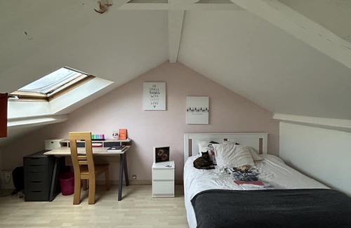 Bron Casa | Maison Familiale Avec Piscine Proche de Toutes Commodités à 10 min de Lyon !