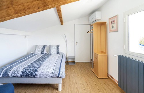 Yzosse Casa | Charming and spacious detached house with private terrace, private garden and Wi-Fi.