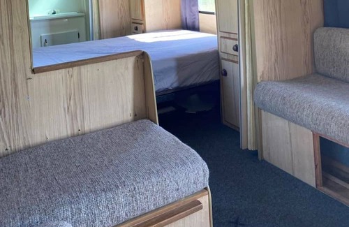 Raworth Casa | Cosy van in private setting with stunning views of the Hunter River.