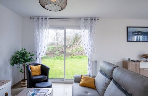 Ploudalmezeau Casa | Beautiful private villa for 6 people with WIFI, TV, terrace, pets allowed and parking