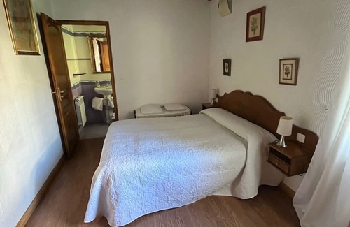 Pirineos de Navarra Apartamento | Apartment 'Etxezurialde Ll' with Mountain View, Private Terrace and Wi-Fi
