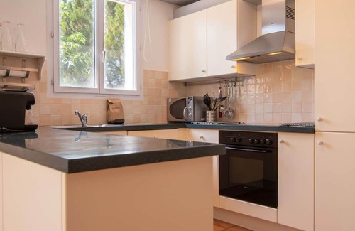 Nans-les-Pins Apartamento | Cosy apartment for 6 people with pool, WIFI, TV, terrace and parking
