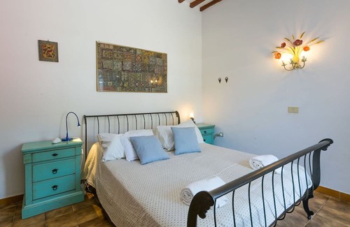 Pescia Romana Apartamento | Cosy apartment for 6 people with WIFI, pool, A/C, TV, patio, pets allowed and parking