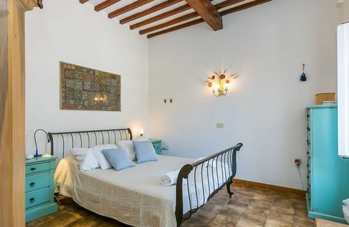 Pescia Romana Apartamento | Cosy apartment for 6 people with WIFI, pool, A/C, TV, patio, pets allowed and parking