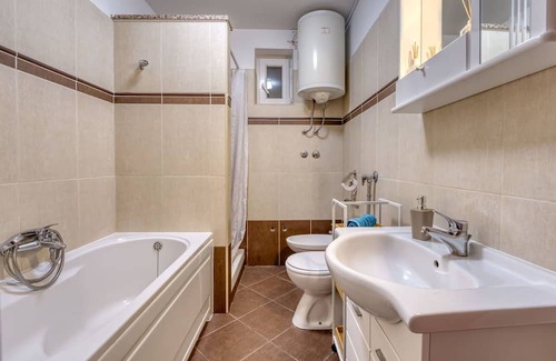 Klana Apartamento | Lovely apartment with WIFI, private pool, A/C, hot tub, TV, terrace, panoramic view and parking
