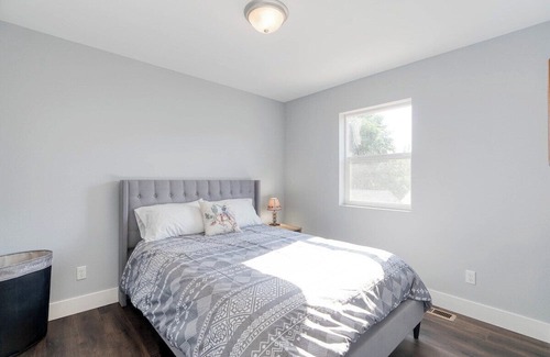 Evergreen Casa | Cowboy Castle | MT Sky Haus - 8 mins from airport