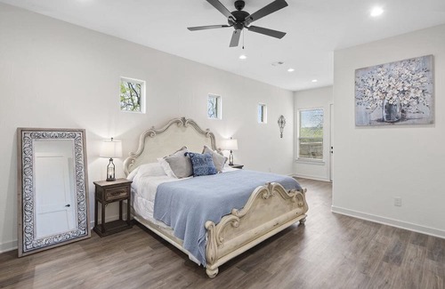 Horseshoe Bay West Casa | HSB West/ Newer Build/ Chic Decor