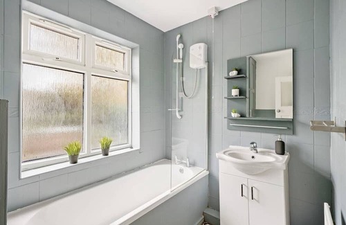 Forest Fields Casa | Stylish 4 Bed House in Nottingham - sleeps 15