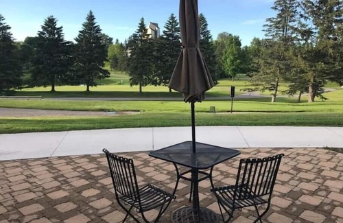 Acme Condominio | Condo E on the Spruce 12th tee