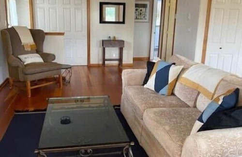 North Saanich Cabaña | Private 2 bedroom Cottage by the beach in beautiful Deep Cove, Vancouver Island