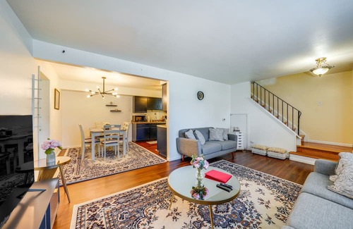Wasco Casa | Cozy & Quiet Hanover Park Townhome!
