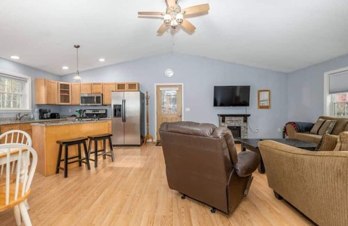 Holden Casa | Unwind at Davis Pond | Family-friendly | Sleeps 6