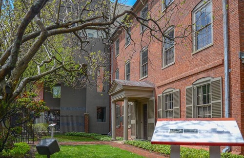 Old Port Casa | A Place to Unwind, Unplug, and Recharge! Pet-friendly Property, Free Breakfast!