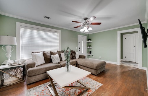 Conway Casa | Minutes to downtown/UCA/Hendrix and main attractions! Pet-Friendly hidden gem!