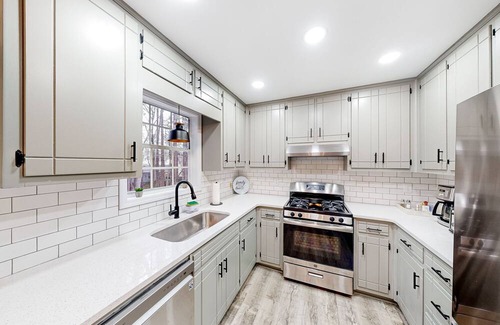 Kennesaw Casa | Dog-friendly home with full kitchen, furnished deck, washer/dryer, & AC
