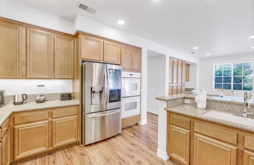 Eastvale Casa | 4B2.5B/Private Hot tub/Amazing pool/Private garden