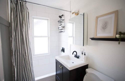 Avondale Apartamento | Bright 3BR APT close to O'hare and 15 minutes to City center + O'Hare