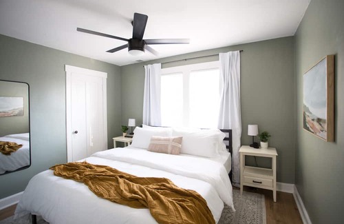 Avondale Apartamento | Bright 3BR APT close to O'hare and 15 minutes to City center + O'Hare