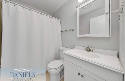 Lower Township Condominio | Bayside Beauty in Wildwood Crest with a large deck, bikes, and beach extras!