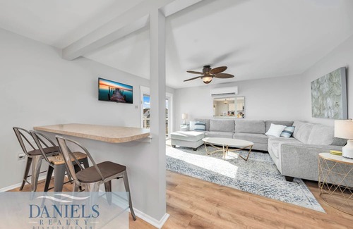 Lower Township Condominio | Bayside Beauty in Wildwood Crest with a large deck, bikes, and beach extras!