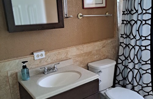 Galveston Casa | BUNGALOW is right off the main highway TEXAS STATE HWY 87. Easy to get there!