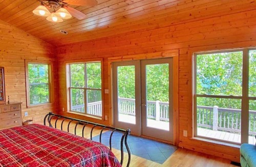 Tate Cabina | Cozy cabin on Amicalola Mountain with magnificent views!