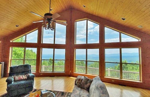 Tate Cabina | Cozy cabin on Amicalola Mountain with magnificent views!
