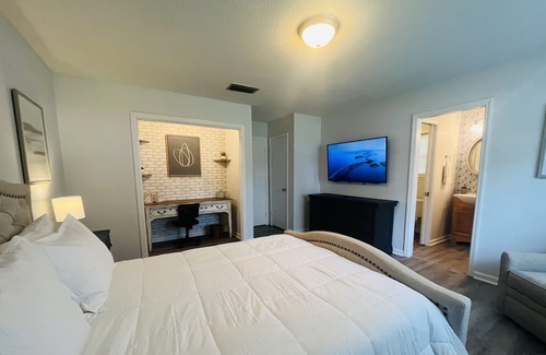 Country Club Estates Casa | Comfort Awaits! Monthly Stay Discount
