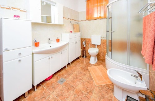 Babina Casa | Wonderful private villa for 4 guests with WIFI, TV, terrace, pets allowed and parking