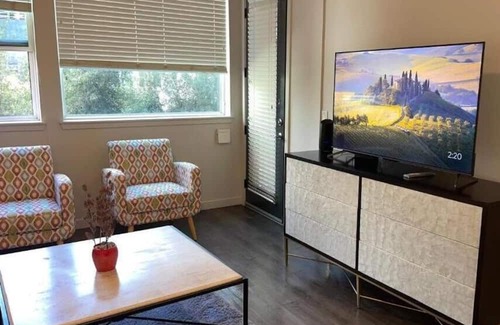 Warner Center Apartamento | Luxury Designed 2 Bedrooms Part Hotel in Woodland Hills CA