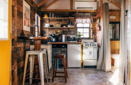 Holladay Cabina | Cozy Tiny Cabin Getaway w/ Views