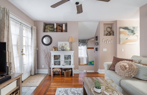 The Point Casa | Cozy retreat, historic neighborhood, 2 blocks to ocean & 10 min walk downtown!