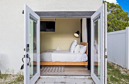 United Central Casa | Modern Gem One Bedroom One Bath