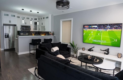 Grand Boulevard Condominio | Luxe living awaits in our newly built condo in the artsy Bronzeville district