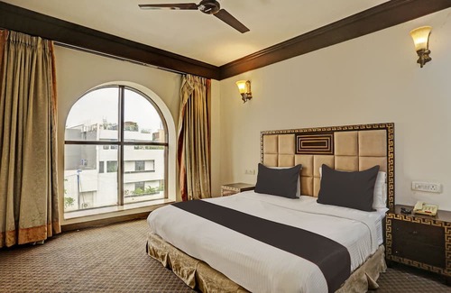 New Friends Colony Hotel | Super OYO Townhouse 1251 The Royce