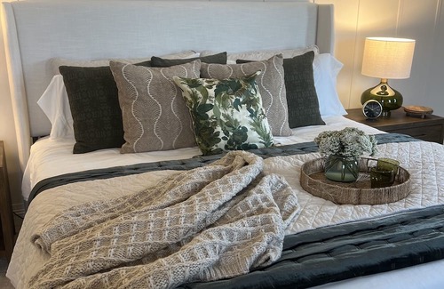 Haslett Casa | Escape to The Shoeman Manor: Your Dream Getaway!