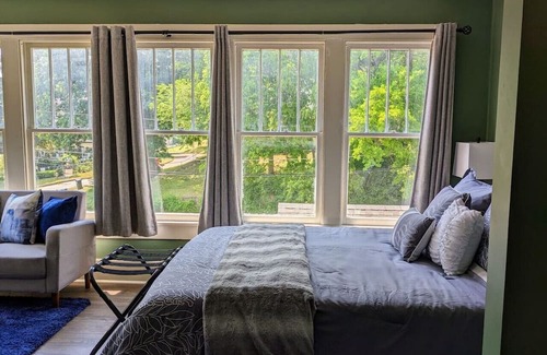 Davenport Casa | ~Eclectic~Modern Davenport Suite