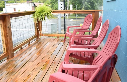 Tracy City Casa | Goat Pen Hostel - the Cove