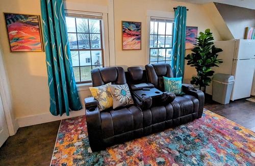 Eastern Vermont Casa | Escape to Lion Rentals: Unwind with Irie Vibes & Vermont Chill